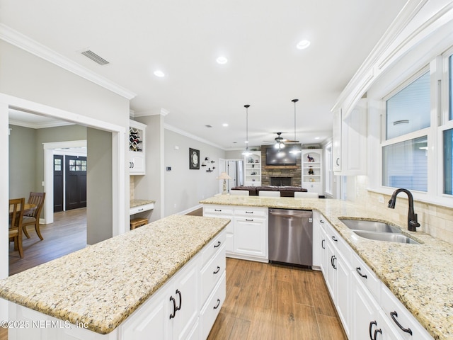96168 High Pointe Dr, Fernandina Beach, FL 32034 - kitchen with dishwasher, a fireplace, ceiling fan, a peninsula, and recessed lighting