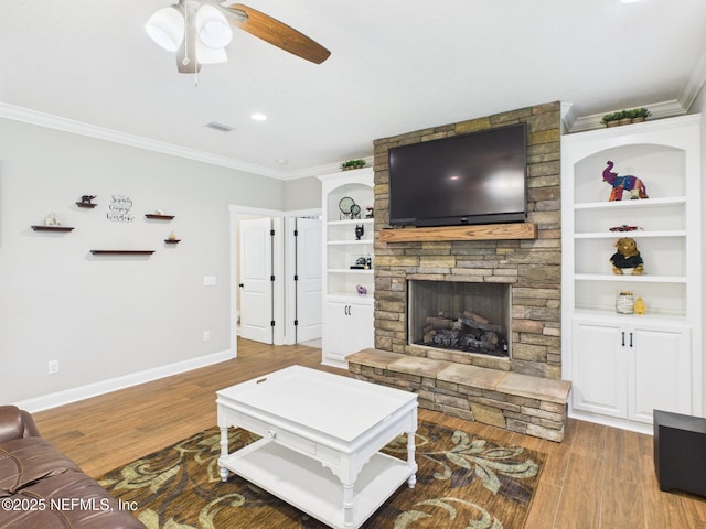 96168 High Pointe Dr, Fernandina Beach, FL 32034 - living area featuring crown molding, a ceiling fan, a fireplace, wood finished floors, and recessed lighting