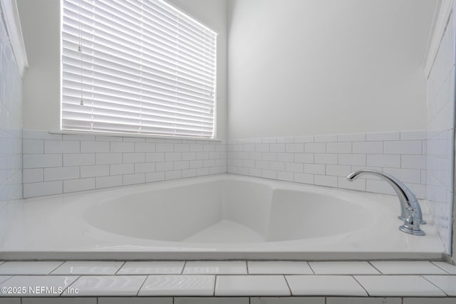 97082 Harbor Concourse Cir, Fernandina Beach, FL 32034 - bathroom featuring a garden tub
