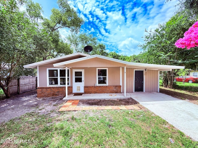 1217 Spruce St, Green Cove Springs, FL 32043 - photo 1