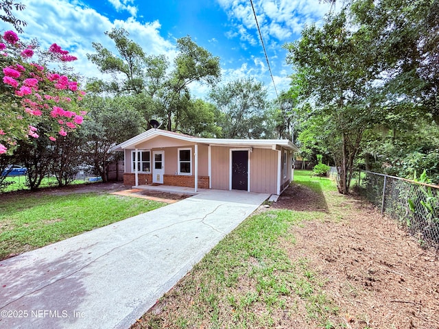 1217 Spruce St, Green Cove Springs, FL 32043 - photo 2