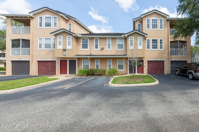 10075 Gate Pkwy N Unit 913, Jacksonville, FL 32246 - view of property featuring stucco siding, a garage, and driveway