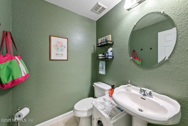 10075 Gate Pkwy N Unit 913, Jacksonville, FL 32246 - bathroom featuring tile patterned floors and a textured wall