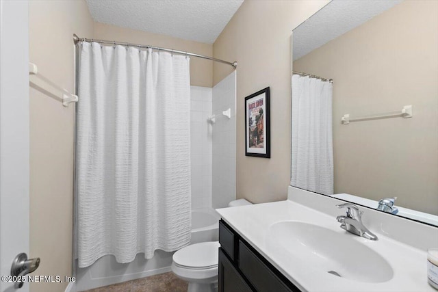 4705 Sawbuck St, Saint Augustine, FL 32092 - full bath featuring vanity, shower / bath combo, and a textured ceiling