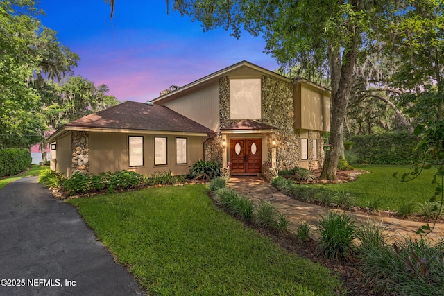 970 Fruit Cove Rd, Saint Johns, FL 32259 - mid-century inspired home featuring stone siding and a lawn
