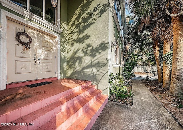 5903 Bimini Way N, Saint Petersburg, FL 33706 - doorway to property with stucco siding