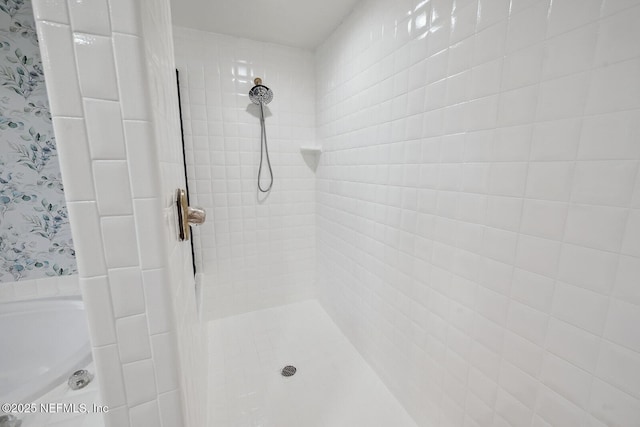 361 SE 34th St, Keystone Heights, FL 32656 - bathroom featuring tiled shower