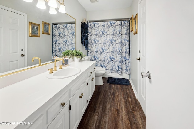 361 SE 34th St, Keystone Heights, FL 32656 - bathroom with vanity, wood finished floors, and shower / tub combo with curtain