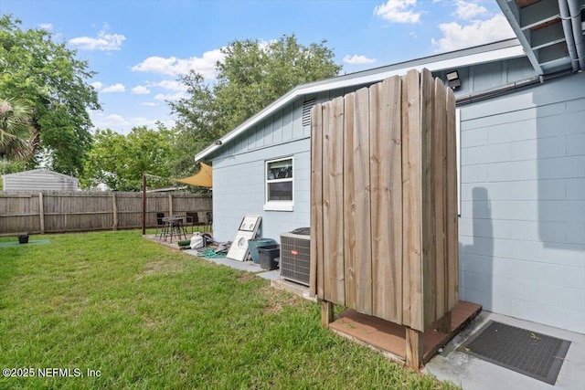 325 Sargo Rd, Atlantic Beach, FL 32233 - view of yard with a patio