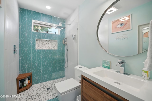 622 7th Ave N, Jacksonville Beach, FL 32250 - bathroom featuring a tile shower and vanity