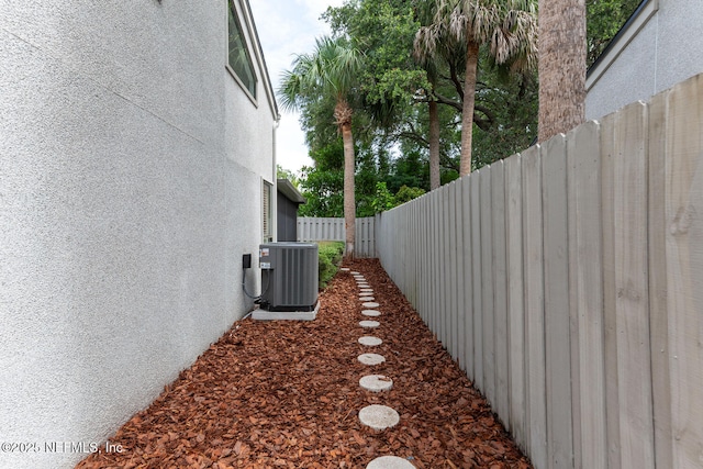 511 Selva Lakes Cir, Atlantic Beach, FL 32233 - view of fenced backyard