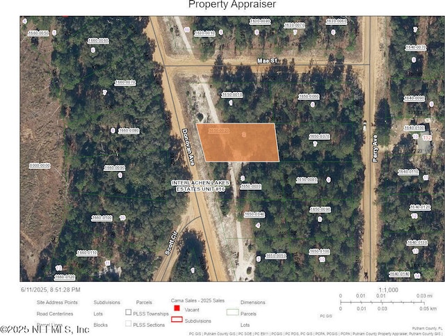 20 Donovan Ave, Interlachen, FL 32148