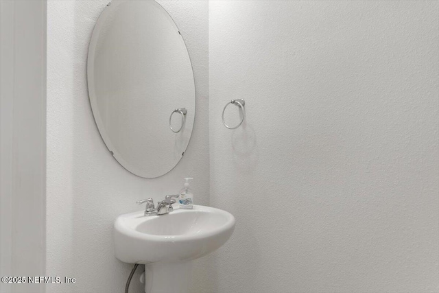 39 Thurnham Ln, Saint Augustine, FL 32092 - bathroom featuring a sink
