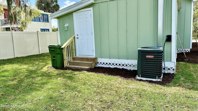 209 N 7th St, Palatka, FL 32177 - view of outdoor structure featuring entry steps