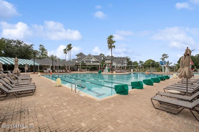 1911 Salt Creek Dr, Fleming Island, FL 32003 - community pool with a patio