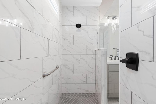7 Los Lagos Blvd, Palm Coast, FL 32137 - full bathroom featuring a tile shower and vanity