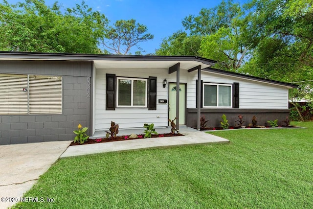 6202 Columbine Dr, Jacksonville, FL 32211 - view of front facade featuring a front lawn