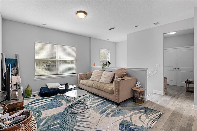 850 Bruen St, Saint Augustine, FL 32084 - living room with wood finished floors and a textured ceiling