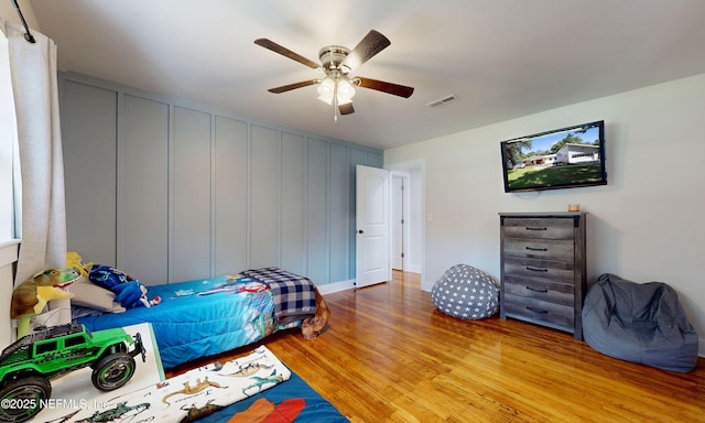 90 SE Forest St, Keystone Heights, FL 32656 - bedroom featuring light wood finished floors and ceiling fan