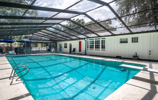 90 SE Forest St, Keystone Heights, FL 32656 - swimming pool featuring a patio area, glass enclosure, and a diving board