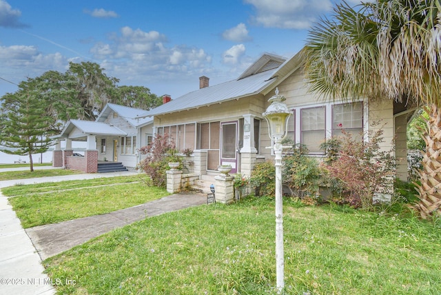 117 Dodge St, Palatka, FL 32177 - bungalow-style house with a front yard and a chimney