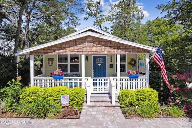 111 S 4th St, Fernandina Beach, FL 32034 - bungalow-style house with a porch