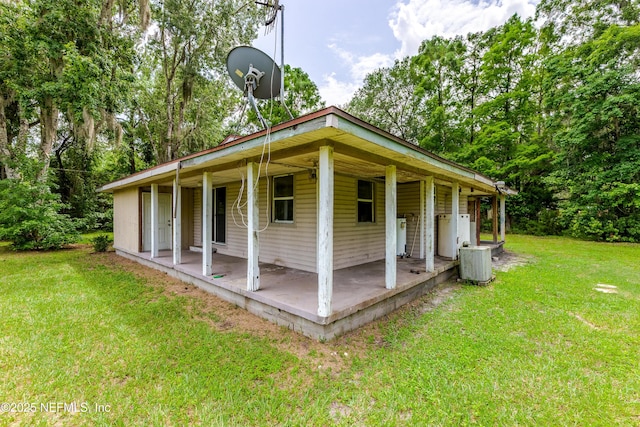 226 Six Pond Trl, Green Cove Springs, FL 32043 - view of property exterior featuring a porch and a lawn
