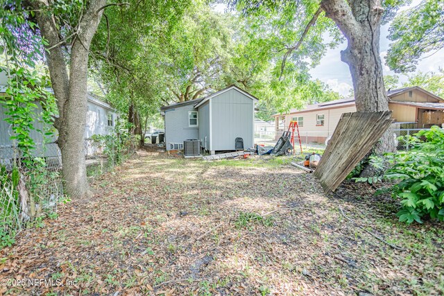 1841 W 11th St, Jacksonville, FL 32209 - view of yard with an outbuilding