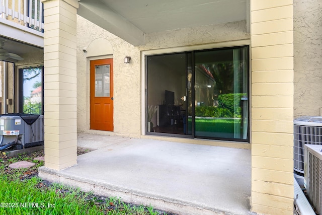 5811 Atlantic Blvd Unit 115, Jacksonville, FL 32207 - entrance to property with a patio and stucco siding