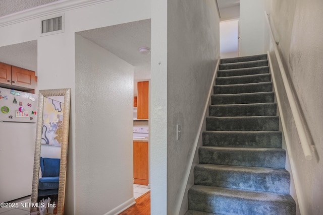 5811 Atlantic Blvd Unit 115, Jacksonville, FL 32207 - stairs featuring wood finished floors and a textured wall