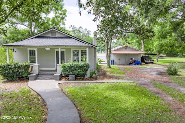 85215 Airplane Ln, Yulee, FL 32097 - bungalow-style home with roof with shingles, covered porch, and a front yard