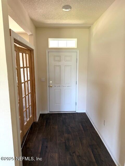 3432 Concord Ct, Green Cove Springs, FL 32043 - entryway featuring a textured ceiling and dark wood-style flooring