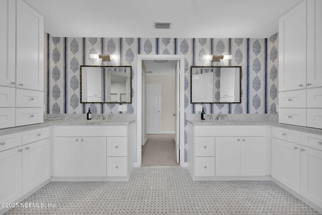 101 Royal Lagoon Ct, Ponte Vedra Beach, FL 32082 - bathroom featuring wallpapered walls and two vanities