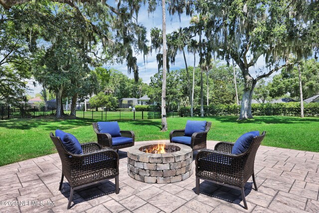 101 Royal Lagoon Ct, Ponte Vedra Beach, FL 32082 - fenced backyard featuring a fire pit and a patio