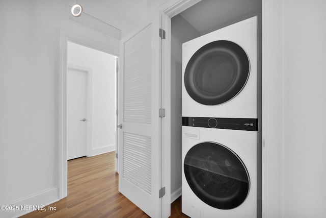 2525 College St Unit 1305, Jacksonville, FL 32204 - laundry area with stacked washing machine and dryer and wood finished floors