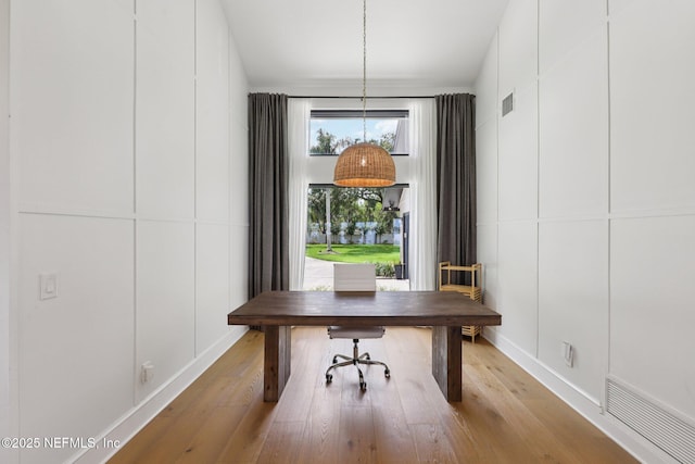 1823 N Lakeshore Dr, Fleming Island, FL 32003 - home office featuring wood finished floors and a decorative wall