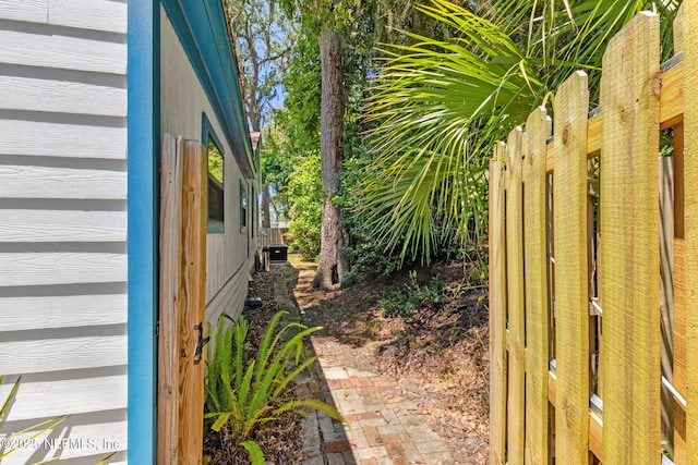 112 S 14th St, Fernandina Beach, FL 32034 - view of yard