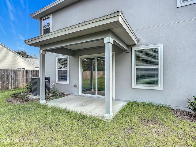 29 Wood Ash Ln, Palm Coast, FL 32164 - back of property featuring stucco siding and a patio