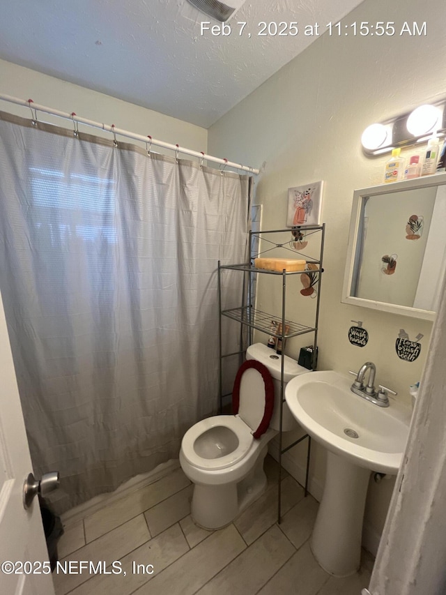1417 Logan St Unit 1417-1419, Jacksonville, FL 32209 - bathroom with tile patterned floors, a textured ceiling, and a shower with curtain