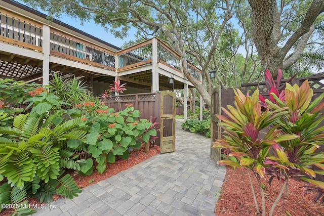 136 Sherwood Ave, Saint Augustine, FL 32084 - view of side of property with a deck
