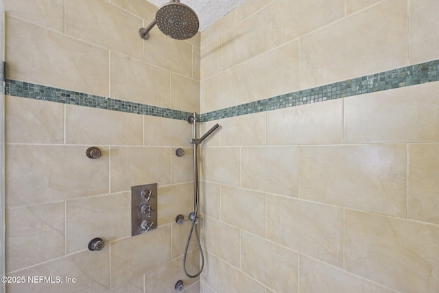 136 Sherwood Ave, Saint Augustine, FL 32084 - bathroom featuring tiled shower