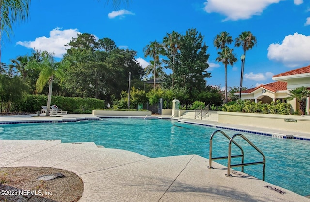 2404 Vista Cove Rd, Saint Augustine, FL 32084 - community pool with a patio area and view of wooded area