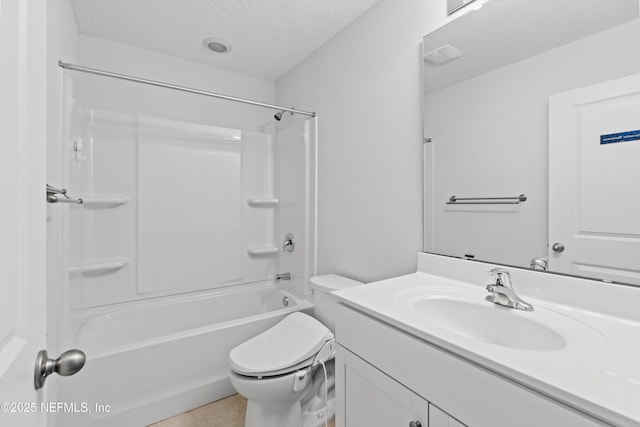 82 Birchfield Ln, Saint Augustine, FL 32092 - full bath featuring a textured ceiling, vanity, and tub / shower combination