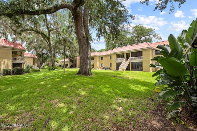 5811 Atlantic Blvd Unit 25, Jacksonville, FL 32207 - view of grassy yard featuring stairway