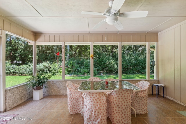 835 Fountain Dr, Fernandina Beach, FL 32034 - sunroom featuring a ceiling fan and outdoor dining space