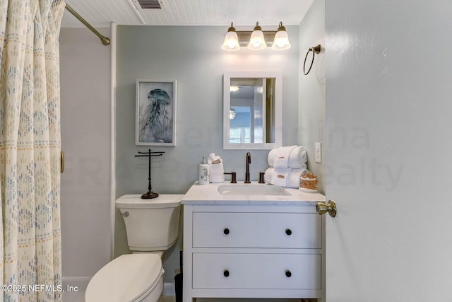 3350 S Fletcher Ave Unit C5, Fernandina Beach, FL 32034 - full bath with vanity and a shower with curtain
