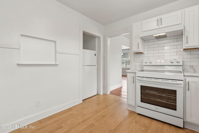 4723 Sunderland Rd, Jacksonville, FL 32210 - kitchen with white appliances, under cabinet range hood, light countertops, tasteful backsplash, and light wood-style flooring