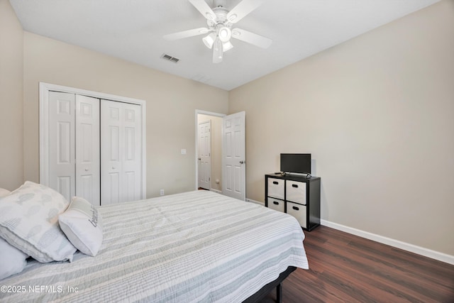 2502 Willow Creek Dr, Fleming Island, FL 32003 - bedroom featuring dark wood-style floors, a closet, and a ceiling fan