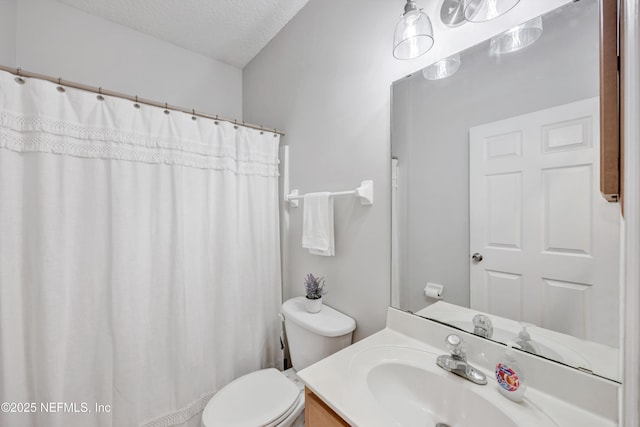 2502 Willow Creek Dr, Fleming Island, FL 32003 - bathroom featuring vanity, a textured ceiling, and curtained shower
