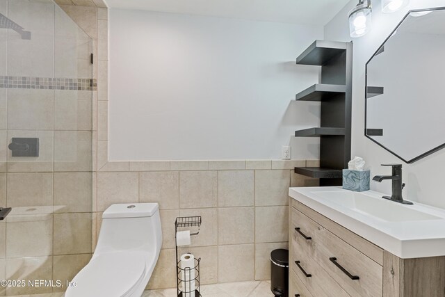 7855 La Sierra Ct Unit 7855, Jacksonville, FL 32256 - bathroom featuring vanity, tile walls, and tiled shower